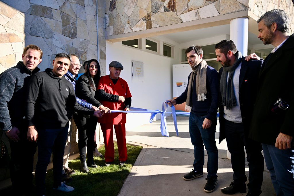 El gobernador Ignacio Torres inauguró el nuevo edificio del Hospital Rural de Las Plumas en su 103º aniversario