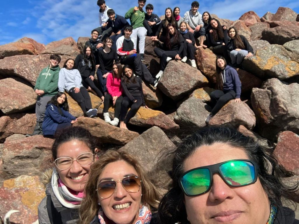 Estudiantes del IMA Rawson recolectaron muestras de microplásticos en Playa Unión