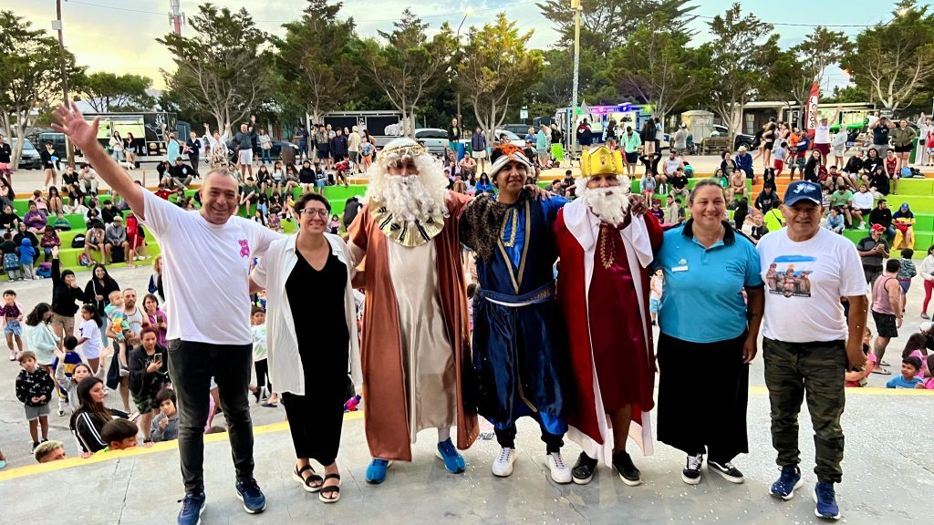 Con gran alegría, los niños y niñas de la Capital recibieron a los Reyes Magos