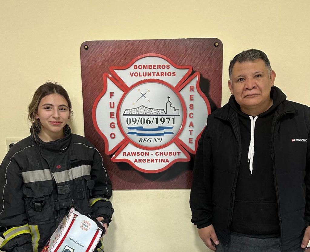 Bomberos Rawson: reconocimiento para la cadete Martina Constanzo por su valentía y profesionalidad salvandole la vida a su hermano de seis años