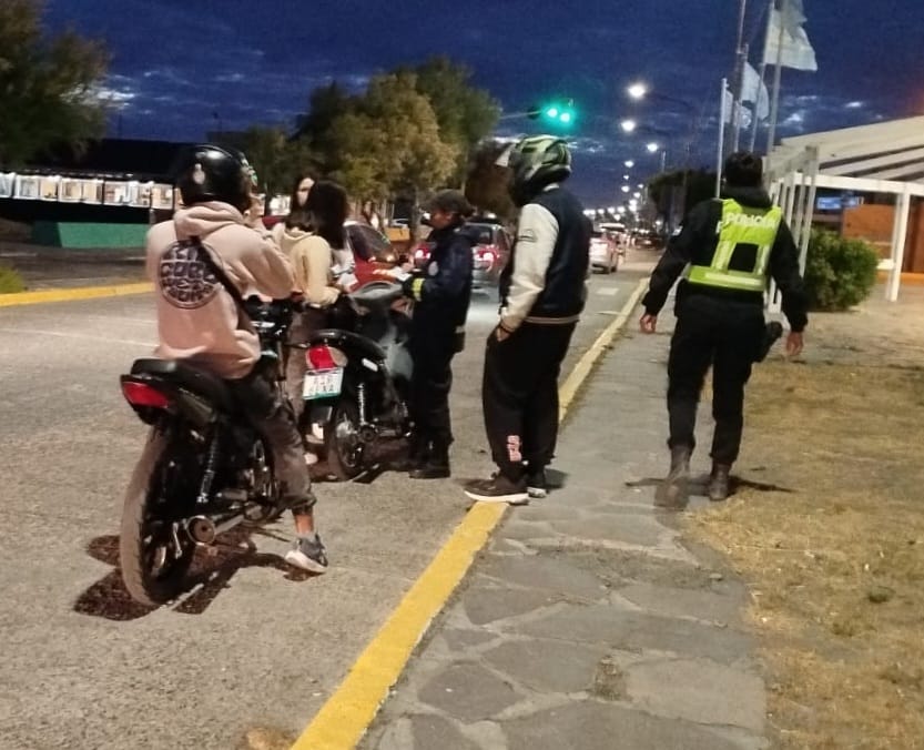 Playa Unión: Tránsito Municipal refuerza controles para prevenir picadas y ruidos molestos