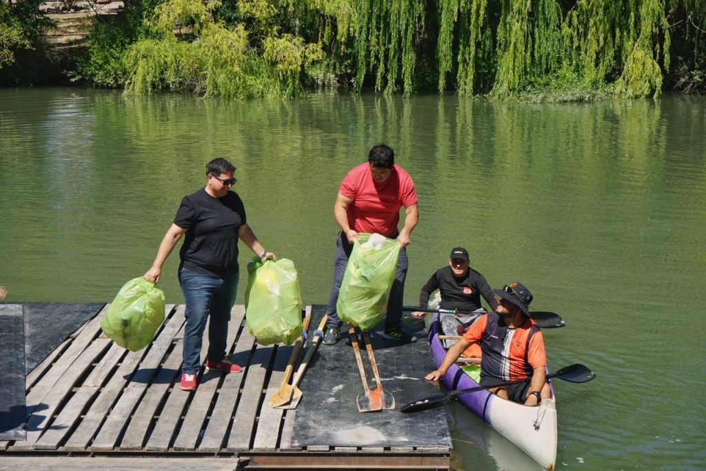 Positiva jornada de limpieza entre los clubes Regatas y Bigornia con la Municipalidad