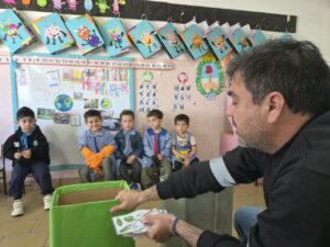 Alumnos del jardín Municipal del barrio Luis Vernet trabajaron sobre la separación de resduos