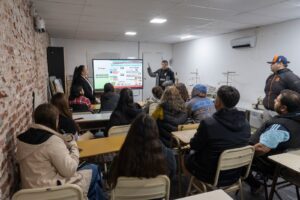 Estudiantes del Centro de Formación Profesional Nº650 recibieron una charla sobre gestión de residuos