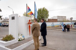 Damián Biss encabezó el acto por el 12 de octubre y expresó un mensaje sobre las raíces históricas y la diversidad cultural