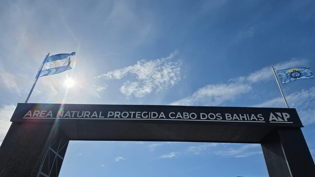Camarones fortalece su desarrollo turístico con el nuevo pórtico de ingreso a Cabo Dos Bahías