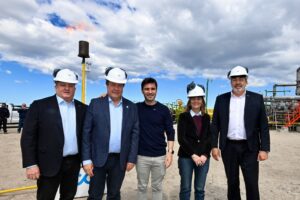 Histórico: los gobernadores Torres y Weretilneck inauguraron la Planta Compresora Holdich, finalizando una obra fundamental para el abastecimiento de gas en la región patagónica 1 Histórico: los gobernadores Torres y Weretilneck inauguraron la Planta Compresora Holdich, finalizando una obra fundamental para el abastecimiento de gas en la región patagónica