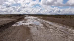 Alerta por tormentas en Chubut: tres rutas provinciales permanecen cerradas al tránsito y se despliega un operativo preventivo