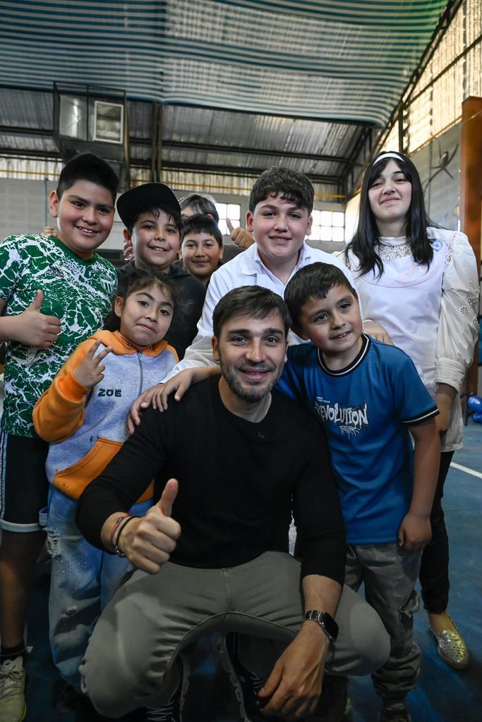 Torres encabezó una jornada histórica en Facundo y anunció la llegada del gas por red 1 Torres encabezó una jornada histórica en Facundo y anunció la llegada del gas por red