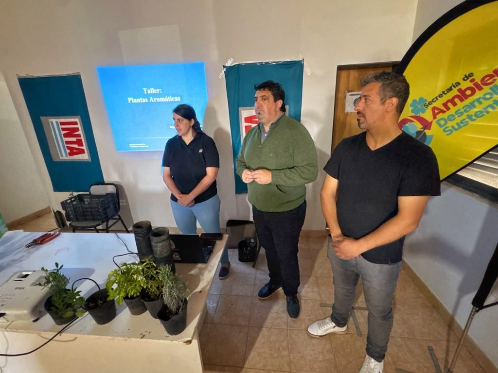 Una jornada sobre plantas aromáticas combinó teoría y práctica en el Vivero Municipal 1 Una jornada sobre plantas aromáticas combinó teoría y práctica en el Vivero Municipal