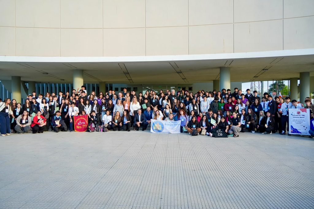 “Voz Joven en la Legislatura”: por primera vez, estudiantes de escuelas secundarias de Chubut debatieron en el recinto 1 “Voz Joven en la Legislatura”: por primera vez, estudiantes de escuelas secundarias de Chubut debatieron en el recinto