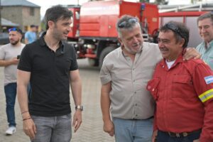 Torres firmó un convenio para incorporar ocho nuevos camiones al sistema de Bomberos Voluntarios del Chubut