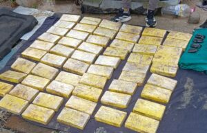 Operativo “Ruta Austral”: 11 allanamientos, 7 detenidos y más de 60 kilos de cocaína secuestrados (video) 1 Operativo “Ruta Austral”: 11 allanamientos, 7 detenidos y más de 60 kilos de cocaína secuestrados (video)