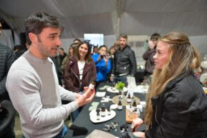 Trelew: con récord de recaudación y más de 15 mil personas Torres acompañó la Fiesta del Pingüino y el Telebingo Deportivo Solidario