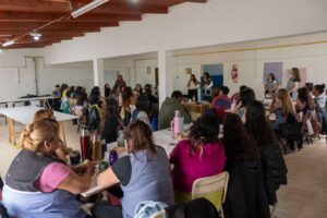 Personal de los Jardines Municipales participó de una jornada sobre cuidados de la infancia
