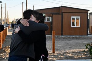 Cerro Hermitte: Torres entregó otras nueve viviendas y ya son 36 las familias damnificadas que recibieron una solución habitacional