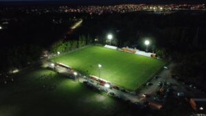 Plan Galina: Torres inauguró la nueva iluminación del estadio de Bigornia Club y destacó las obras que se ejecutan en 11 clubes de Rawson