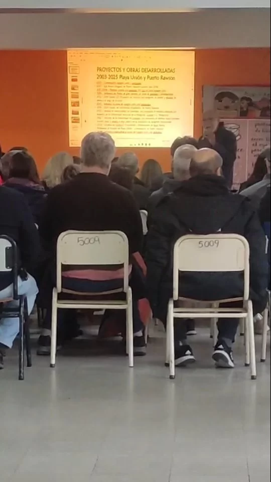 #reconstruirjuntos CICLO DE CHARLAS AMBIENTALES @biblioabeijon  Gran convocatoria 💪🏼🌨️ en el ex internado de #playaunion  Brinda la conferencia: el ingeniero Alfredo Villafañe @lodealfredo  "DESARROLLO INTEGRAL Y SOSTENIBLE"  Video @mates.enred @soyramafreeman