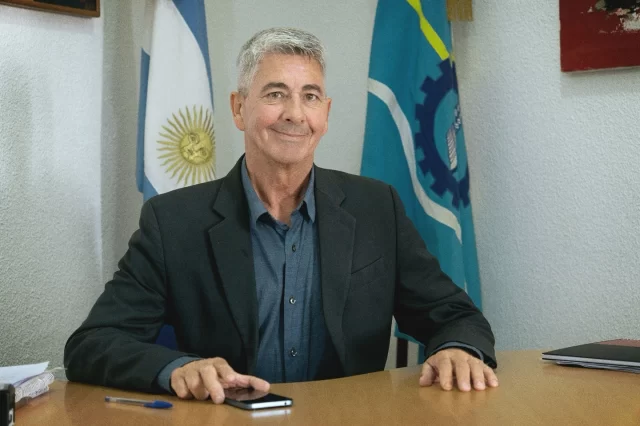 RAWSON CONMEMORARÁ EL DÍA DE LA TRADICIÓN CON UNA JORNADA CULTURAL Y ARTÍSTICA EN LA PLAZA CULTURAL DEL CENTRO CULTURAL PROVINCIAL  La Municipalidad de Rawson, a través de la Secretaría de Educación, Cultura y Recreación, junto a la Subsecretaría de Cultura de la Provincia, invita a la comunidad a celebrar el Día de la Tradición el sábado 9 de noviembre, de 15 a 19 horas, en la Plaza Cultural del Centro Cultural Provincial (Dr. Ángel Federicci N°216).  El evento será libre y gratuito, e incluirá espectáculos folklóricos, coros, ballet y la Feria Municipal de la Costa, con más de 20 stands de artesanos y emprendedores locales.  El subsecretario de Cultura Municipal, Leopoldo Zanelli, destacó que la propuesta es fruto del trabajo conjunto entre el municipio y la provincia, y que busca revalorizar la identidad regional, el folklore y las expresiones culturales locales.  Durante la jornada, los asistentes podrán disfrutar de chocolate caliente, tortas fritas y una variada programación artística, con la participación del Coro de Personas Mayores, el Coro Municipal, el Ballet Folklórico El Unai y artistas invitados.