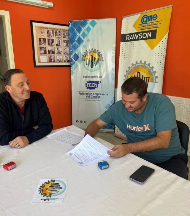 🔧 ¡Nuevos beneficios para los comercios asociados a CARAW!  Desde la Cámara de Industria, Comercio, Producción y Turismo de Rawson (CARAW) informan que continúan sumando alianzas dentro del programa “CARAW te acompaña”, para que los socios accedan a más descuentos y oportunidades.  En esta oportunidad, se firmó un convenio con Ferretería Argentina, que ofrece a los comercios asociados los siguientes beneficios exclusivos 👇  ✅ 5% de descuento en productos seleccionados
✅ Promociones especiales con tarjeta Patagonia 365 en 12 y 18 cuotas sin interés
✅ Hasta 6 cuotas sin interés con tarjeta Naranja
✅ Descuentos adicionales los días jueves sobre compras al contado