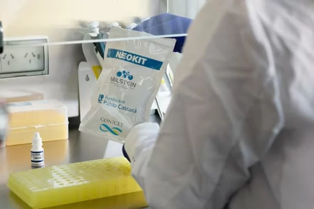 Neokit, el test argentino detecta el Chagas desde el nacimiento
El nuevo kit acaba de ser aprobado por la Anmat y podrá usarse en todo el país, a un precio accesible y sin muestras de sangre extra.  https://fmbahiaengano.com/neokit-el-test-argentino-detecta-el-chagas-desde-el-nacimiento/