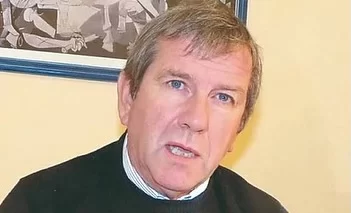 CHUBUT CON POTENCIAL PARA LA INSTALACIÓN DE UN DATA CENTER DE INTELIGENCIA ARTIFICIAL  El presidente de la Federación Empresaria del Chubut (FECh), Carlos Lorenzo, destacó que la provincia podría ser una de las posibles locaciones para la instalación de un Data Center de inteligencia artificial, tras una reunión que se desarrollo entre el presidente de la Nación y representantes de OpenAI.  Lorenzo explicó que la inversión estimada es de 25 mil millones de dólares y que la Patagonia cuenta con ventajas por su capacidad energética, especialmente en materia eólica. “Chubut tiene condiciones favorables y estamos acompañando las gestiones del gobernador Ignacio Torres para atraer este tipo de proyectos”, afirmó.  Para cerrar, señaló que la radicación de un centro de datos generaría empleo, desarrollo tecnológico y movimiento económico en toda la región.