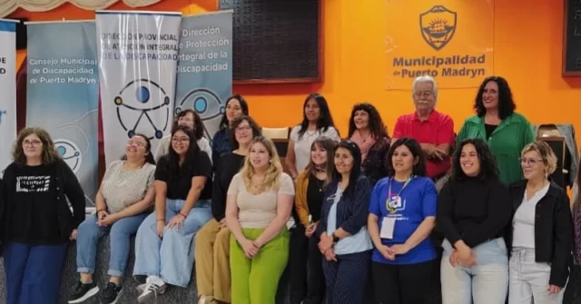 MUNICIPIO DE RAWSON PARTICIPÓ DE LA 60ª ASAMBLEA DEL CONSEJO PROVINCIAL DE DISCAPACIDAD EN PUERTO MADRYN  La Municipalidad de Rawson, a través de la Dirección General de Atención Integral a la Persona con Discapacidad, participó de la 60ª Asamblea del Consejo Provincial de Discapacidad (COPRODIS), realizada en Puerto Madryn y correspondiente al último encuentro del año.  En representación del municipio, la directora Rocío Duarte Malla destacó los avances en inclusión, accesibilidad y articulación interinstitucional, así como el trabajo de la Comisión Laboral y las proyecciones para 2026.  Duarte Malla afirmó que “se continúa fortaleciendo la red interinstitucional para construir una Rawson más accesible e inclusiva, reafirmando la articulación y la participación ciudadana como pilares fundamentales para garantizar derechos y mejorar la calidad de vida de todas las personas”.